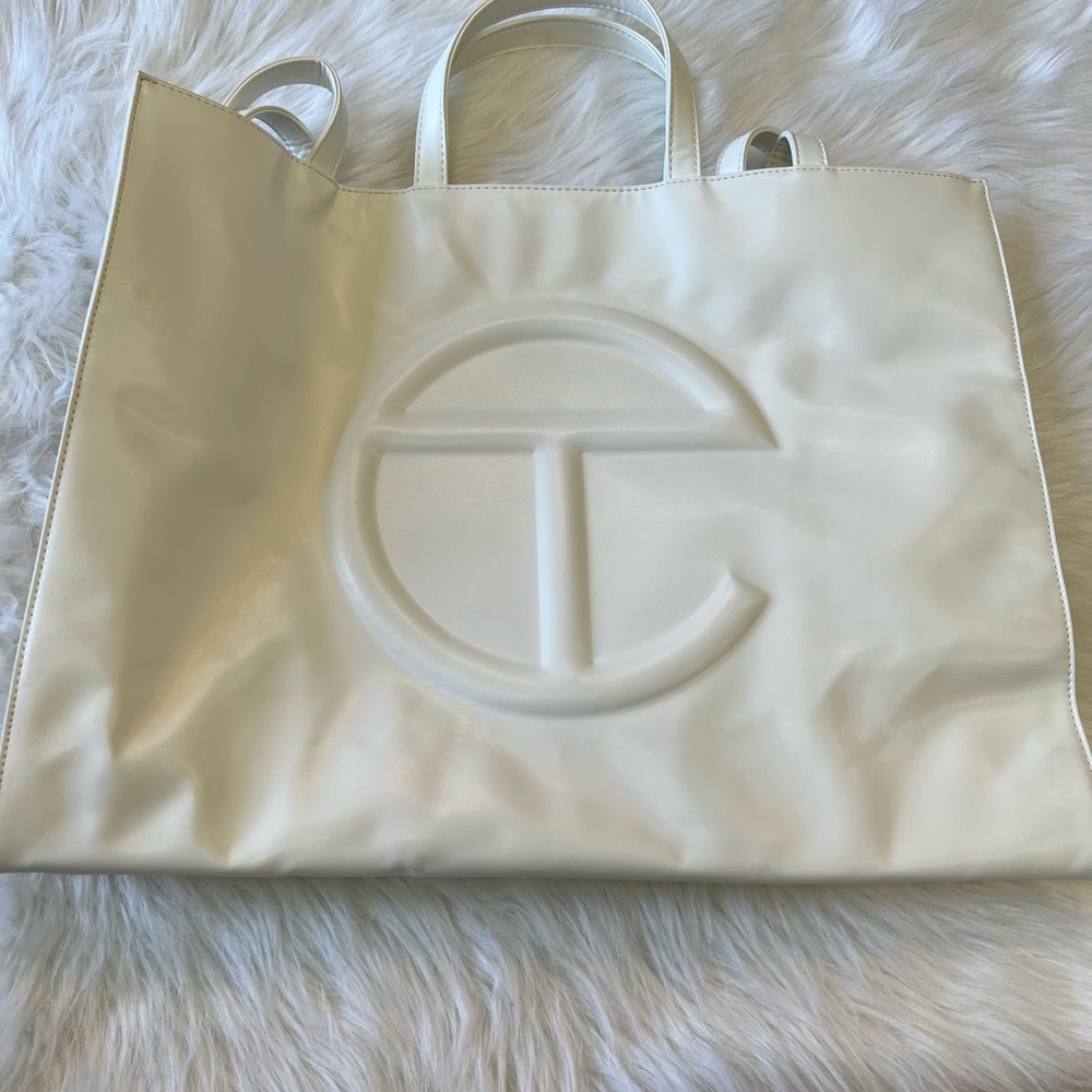 Large telfar white - Picture 3 of 6